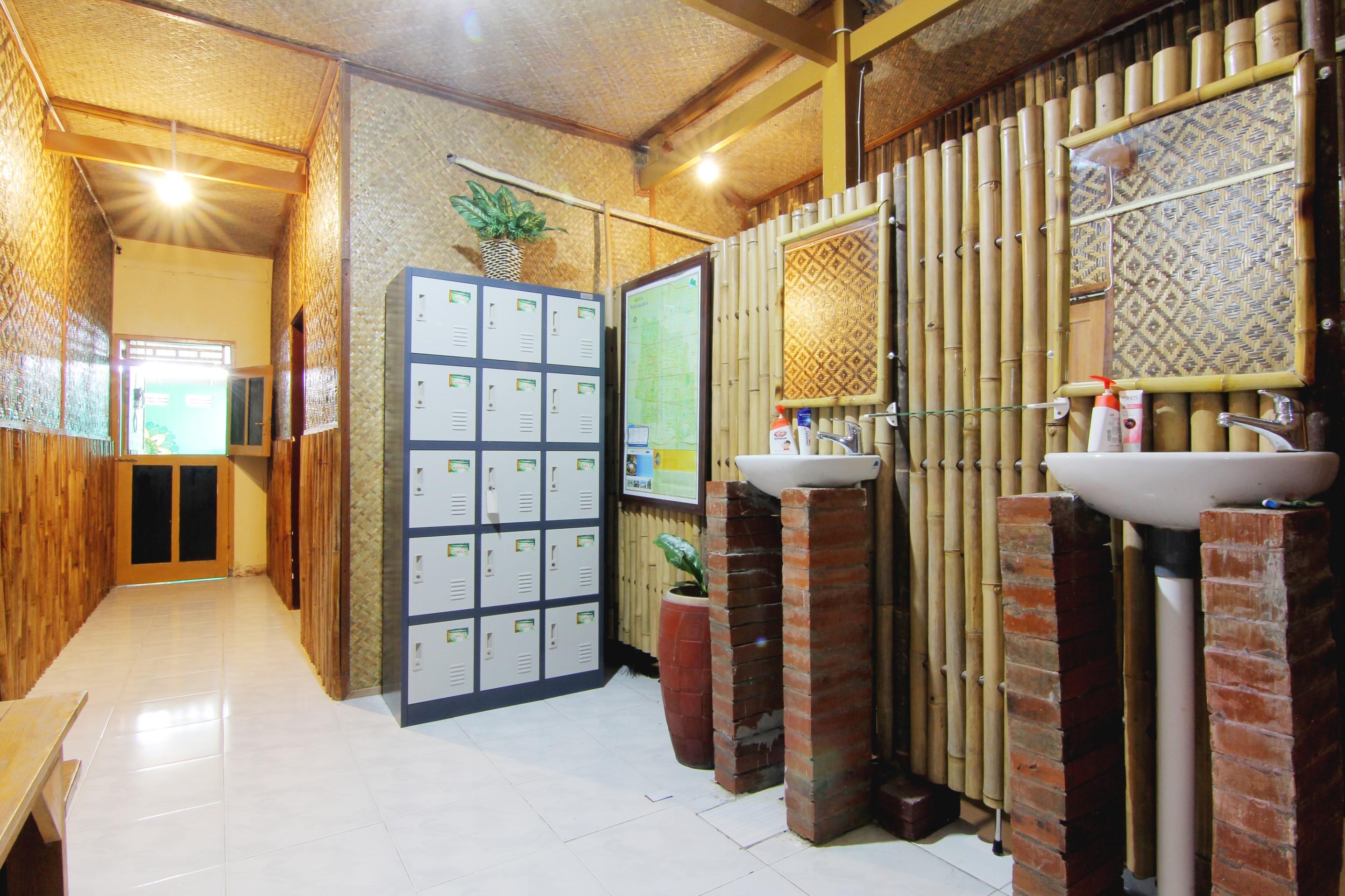 Bilik Bamboo Hostel Yogyakarta Eksteriør bilde